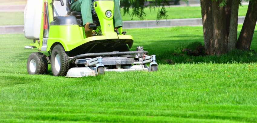 Top 4 Lawn Mowing Contractor Insurance Policies