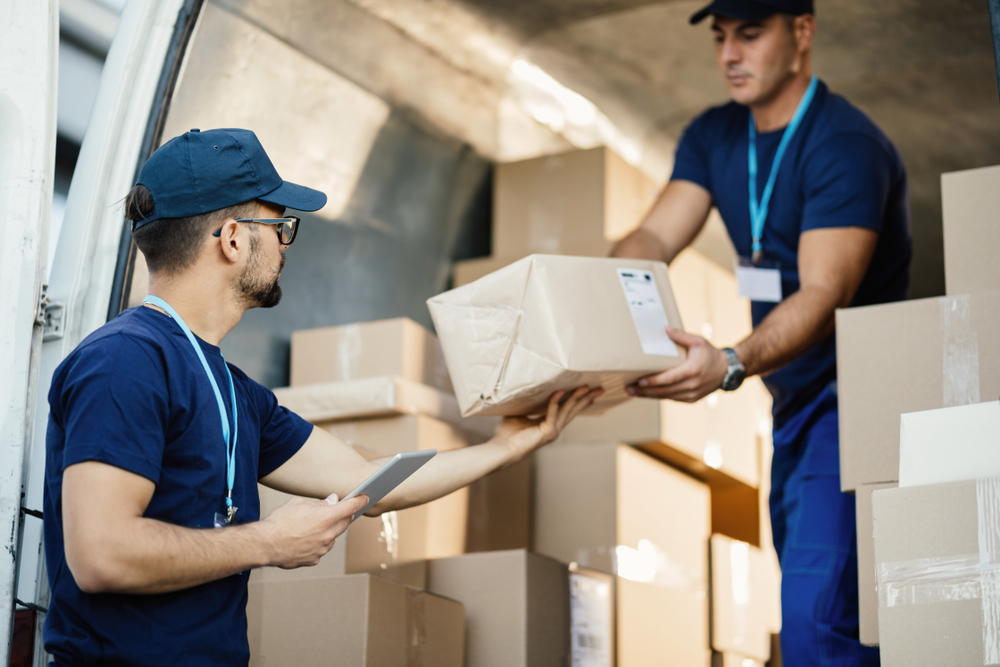 What makes a reliable courier service?